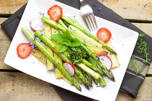Fresh green vegetables for low-carb Asian cooking