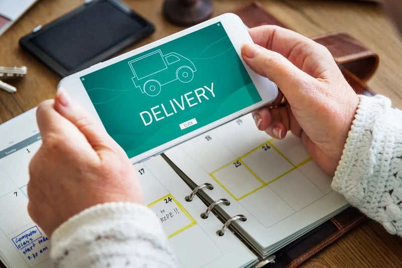 Person holding phone displaying delivery schedule, managing delivery delays strategies during renovation period 📅🚚.